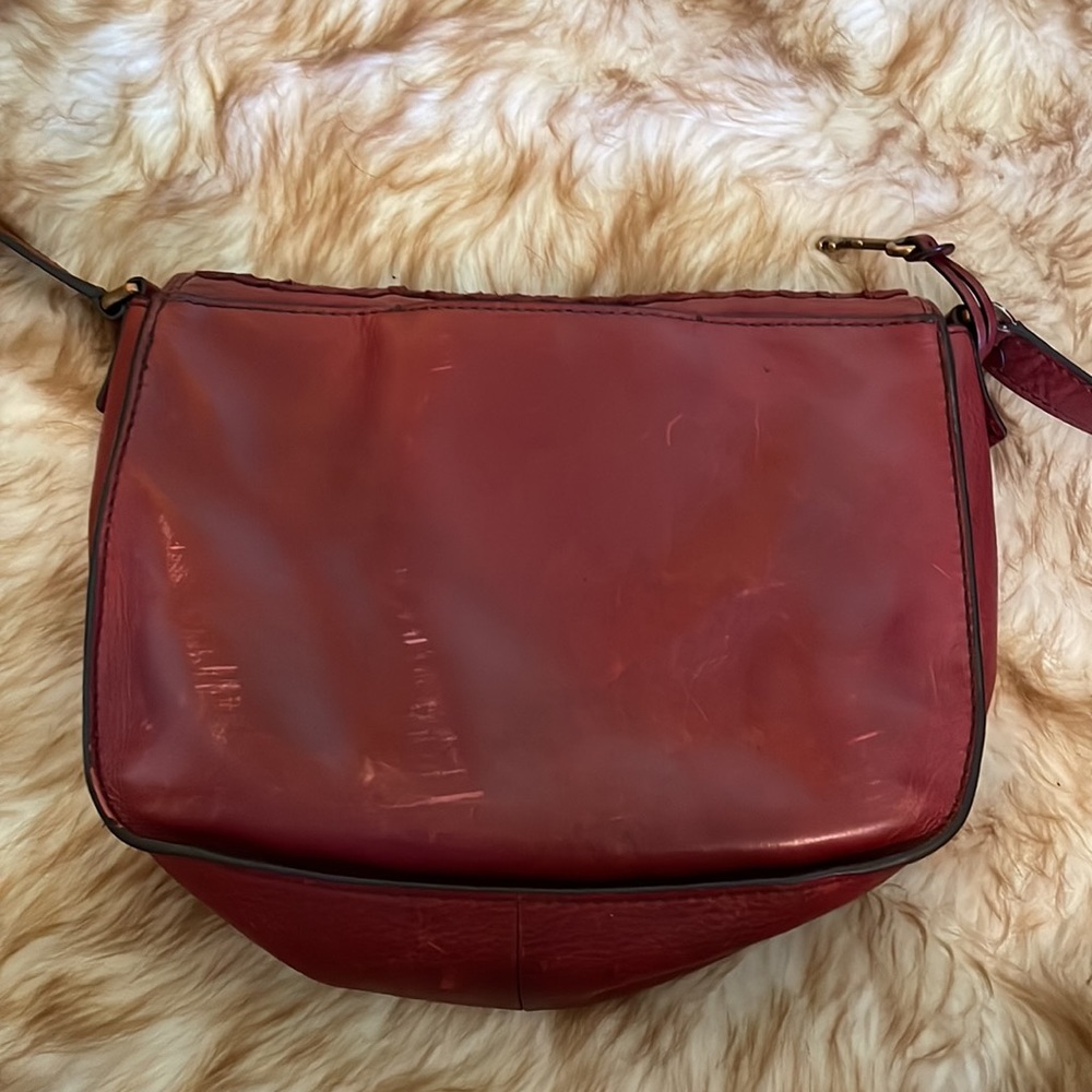 Burgundy fossil crossbody purse with tassel - Picture 3 of 8